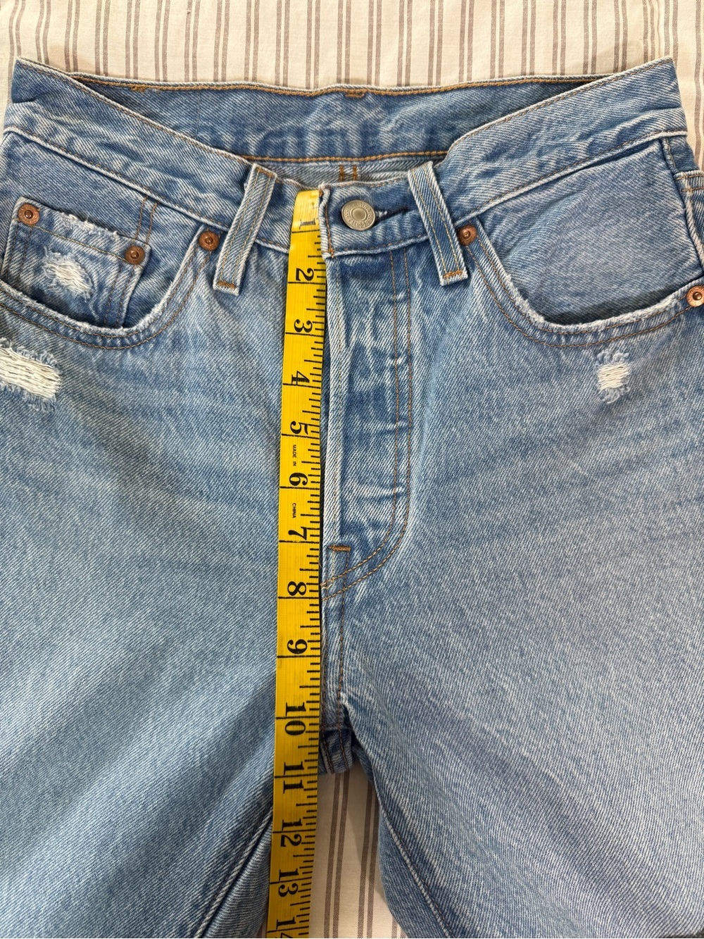 Levi's 501 Distressed Straight Leg Jeans Light Wash Button Fly Women’s 24x26 - Picture 9 of 16